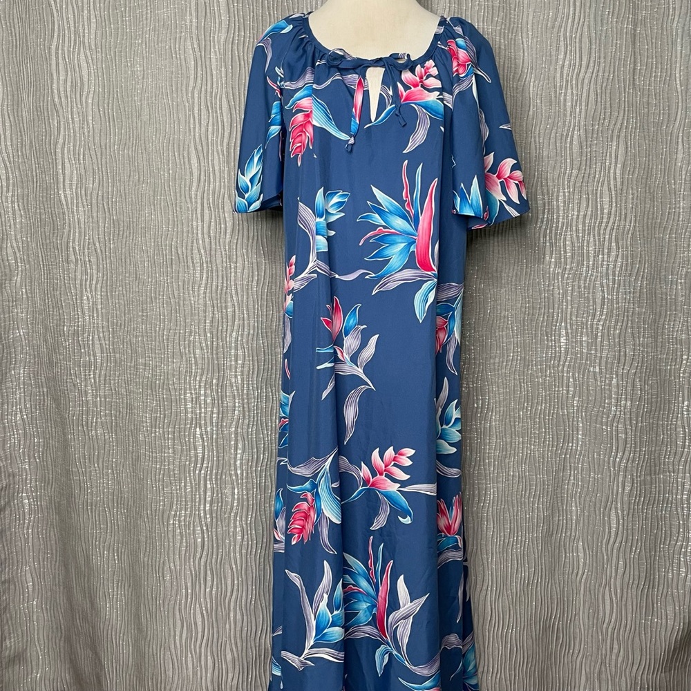 Hilo Hattie’s Hawaiian Floral Caftan Maxi Dress